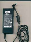 Notebook t�pegys�g  ACER >17" 90W 19V 4,5A k�k csatl. AP.09003.020 fot�