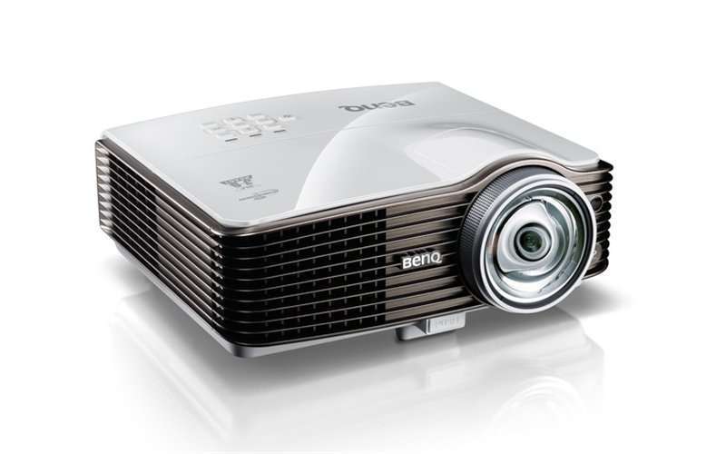 ShortThrow XGA projektor MX810ST 81 @1m, DLP; 2500 ANSI; 4.600:1; 27dB,5000hEco fotó, illusztráció : 9H.J3L77.14E