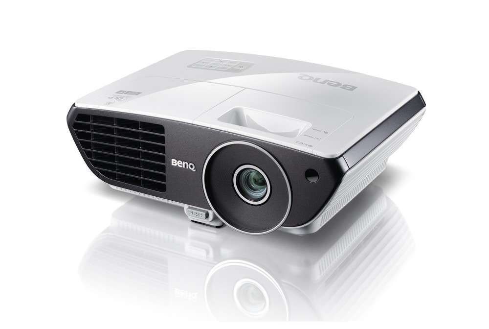 W700+ Cinema projektor DLP; 3D, 720p, 2300 AL, 10.000:1,1,1x, 6000hEco, 1.54-1. fotó, illusztráció : 9H.J6A77.27E