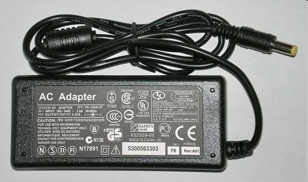 Acer 65W AC adapter kábel nélkül fotó, illusztráció : A65WADAPTER