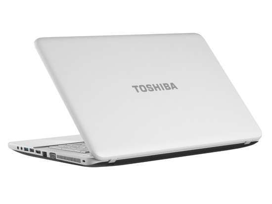 Toshiba Satellite 17.3  laptop , Intel B960SP, 4GB, 500GB, HD7610M, DOS, Fehér fotó, illusztráció : C870-17W