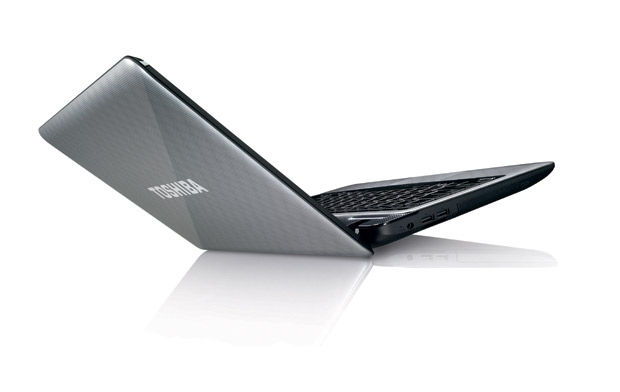 Toshiba Satellite 13.3  laptop, i3-2330M, 4GB, 500GB, Gef315M, Win7HPre, Ezüst fotó, illusztráció : L735-137