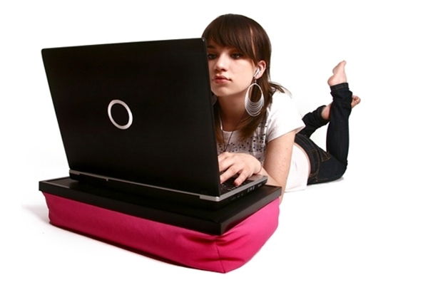 Fekete-pink laptop-párna fotó, illusztráció : LAPTOPPARNA33096