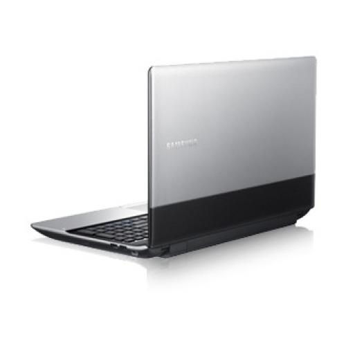 15,6  Ezüst notebook LEDHD, i3-2350, 6GB, 750GB, GF GT 520MX 1GB, W7HP 64bit, B fotó, illusztráció : NP300E5A-S06HU