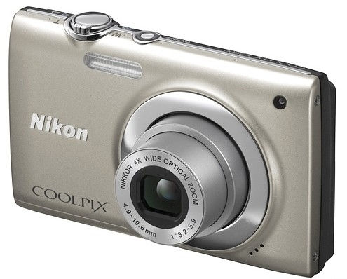 NIKON Coolpix S2500 ezüst 12MP digitális fényképezőgép 2 Nikon szervizben fotó, illusztráció : VMA780E1